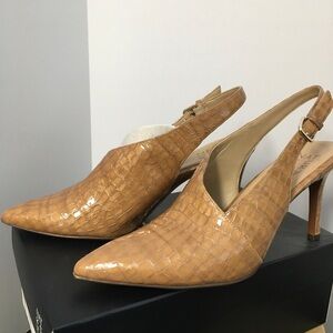 Naturalizer Elegant Tan Slingback Crocodile Heels